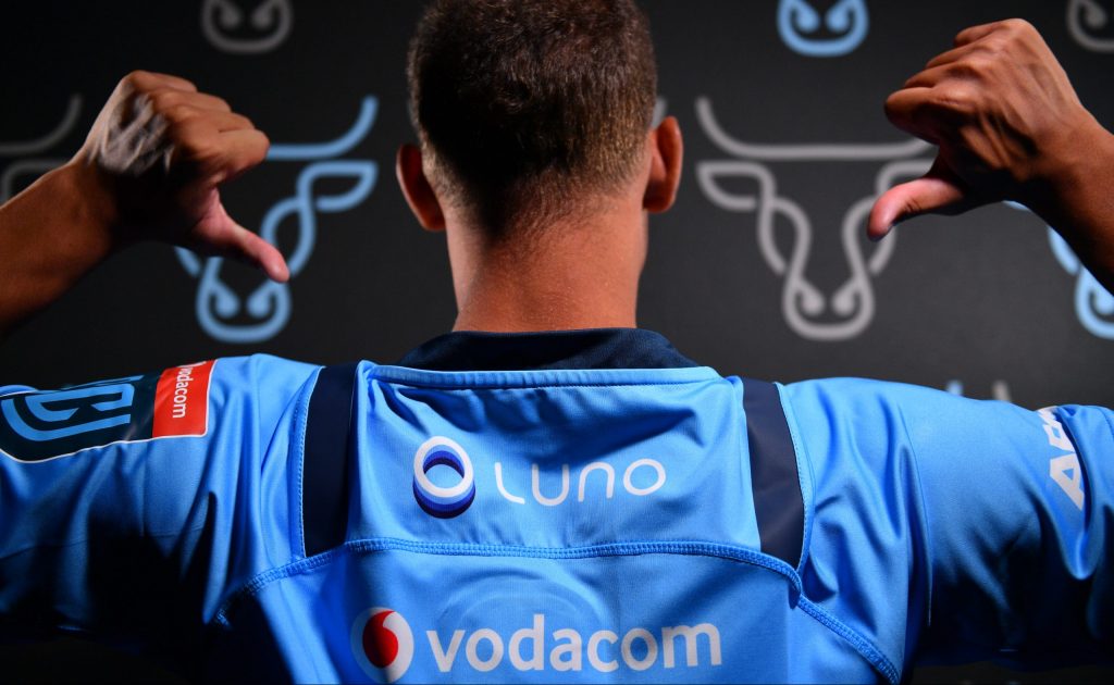 Vodacom Bulls player points to Luno logo
