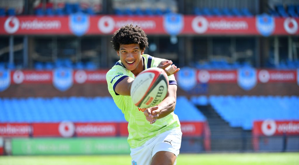 Kurt-Lee Arendse passes the ball