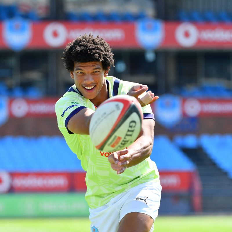 Kurt-Lee Arendse passes the ball