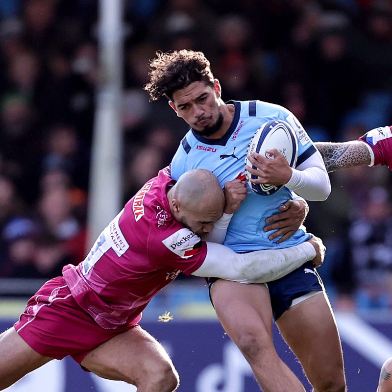 Carlton Banies runs with the ball