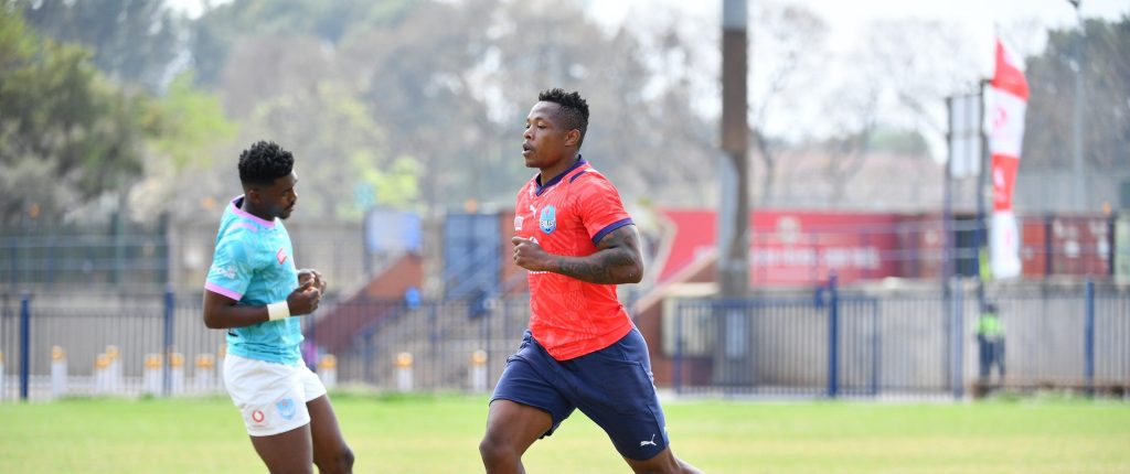 Sbu Nkosi runs at training during the 2022/23 Vodacom United Rugby Championship (c) Vodacom Bulls/Johan Rynners