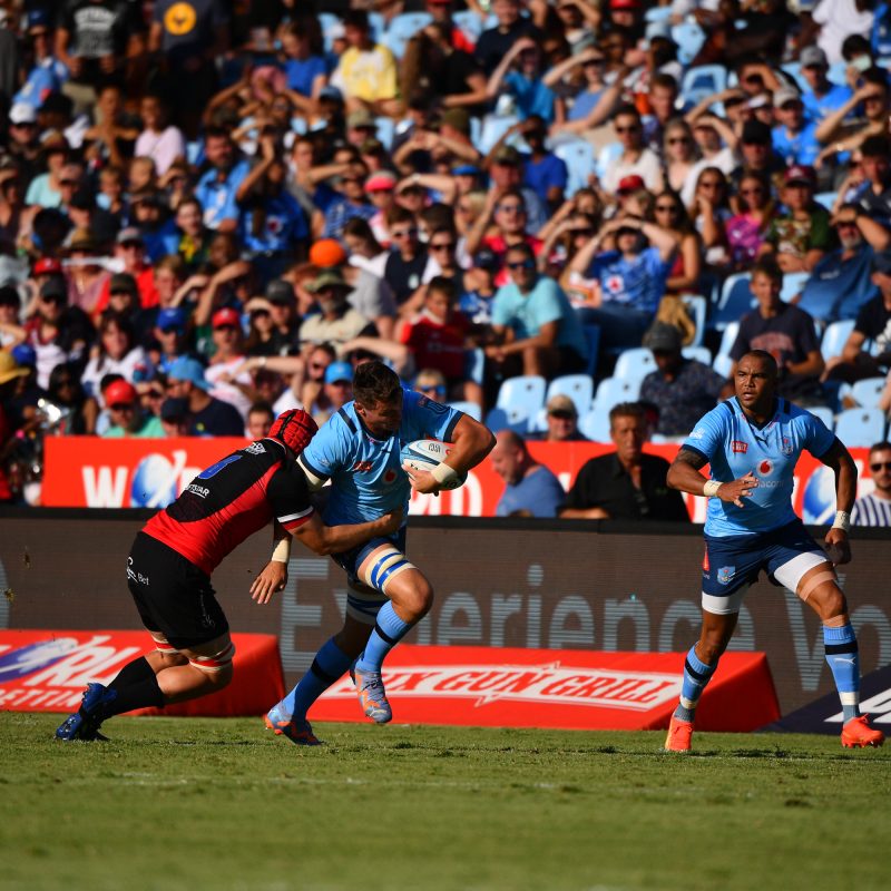 Elrigh Louw breaks free from a tackle during the United Rugby Championship match between Vodacom Bulls and Emirates Lions at Loftus Versfeld (c) Vodacom Bulls/Johan Rynners