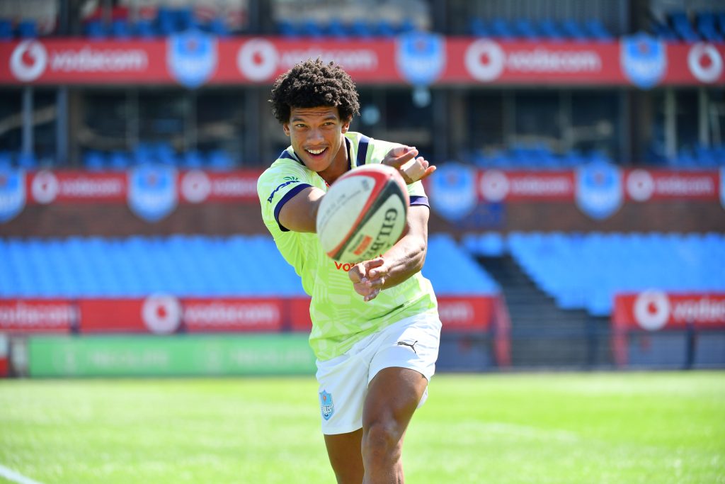 Kirt-Lee Arendse passing the ball at training during the 2022/23 Vodacom United Rugby Championship (c) Vodacom Bulls/Johan Rynners