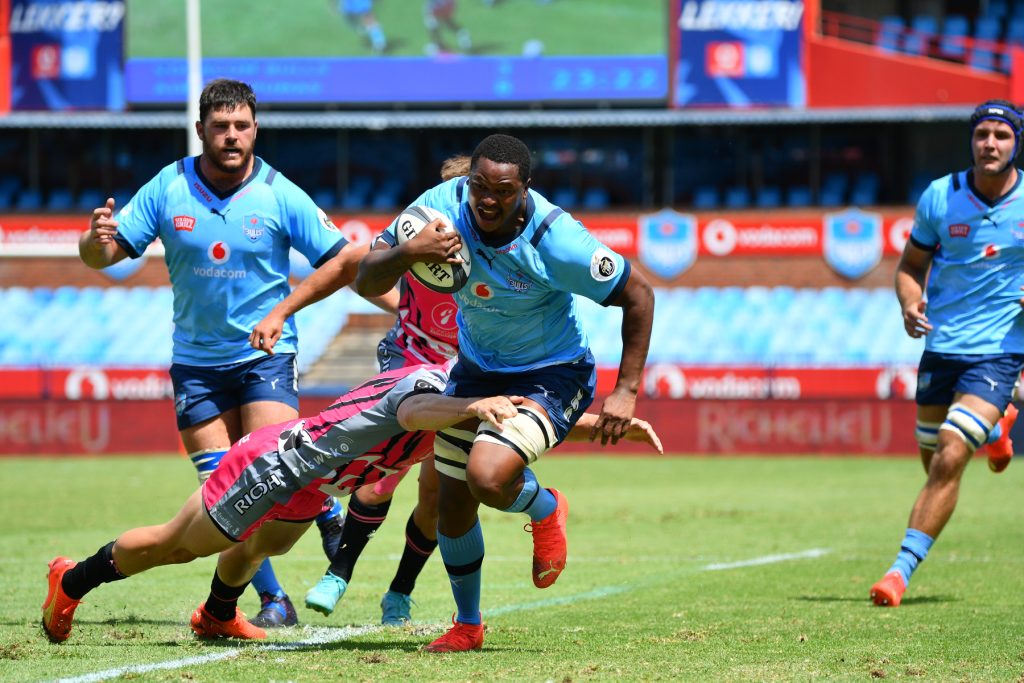 Mihlali Mosi breaks free from a tackle against the Pumas during the 2023 Currie Cup competition (c) Vodacom Bulls/Johann Rynners