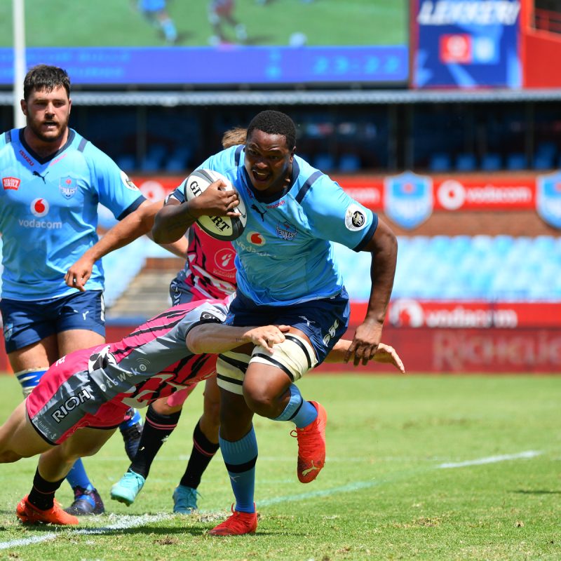 Mihlali Mosi breaks free from a tackle against the Pumas during the 2023 Currie Cup competition (c) Vodacom Bulls/Johann Rynners