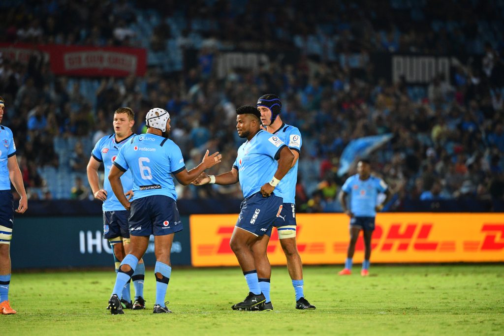 Lizo Gqoboka shakes hands with Nizaam Carr during the Vodacom Bulls and Lyon match (c) Vodacom Bulls/Johan Rynners
