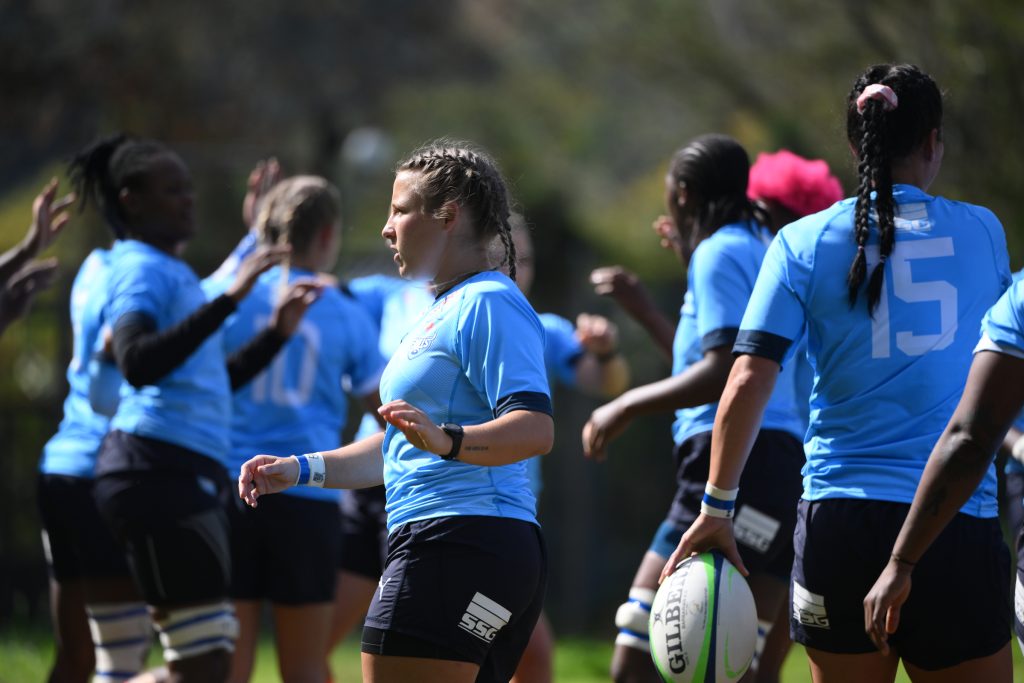 The Bulls Daisies high-five as they prepare to play against the Boland Dames at Harlequins Rugby Club (c) Vodacom Bulls/Johan Rynners