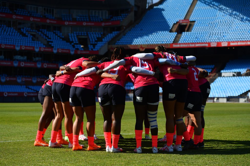 The Bulls Daisies in a team huddle at Loftus Versfeld Stadium (c) Vodacom Bulls/Johan Rynners