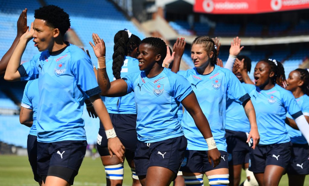 Lusanda Dumke leads the Bulls Daisies in a team huddle at Loftus Versfeld Stadium (c) Vodacom Bulls/Johan Rynners