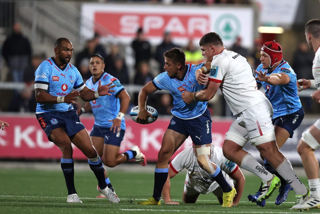 Sebastian de Klerk offloads to Cornal Hendricks against Ulster in Belfast © URC/INPHO/Bryan Keane