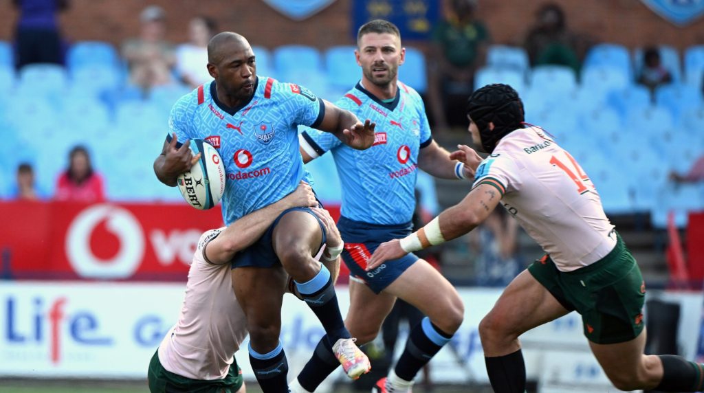 Sergeal Petersen carries against Connacht (c) Vodacom Bulls/Johan Rynners